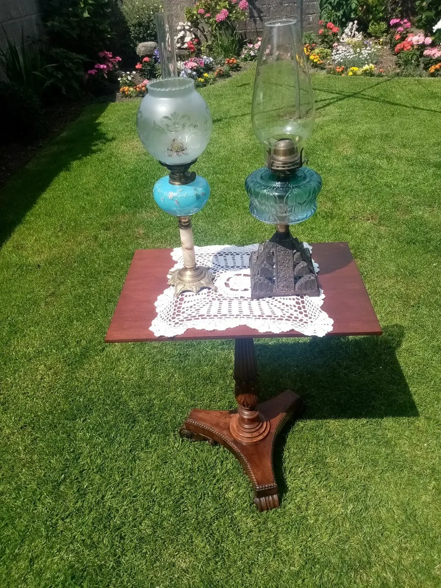 Vintage Table, 2 oil Lamps - Image 2