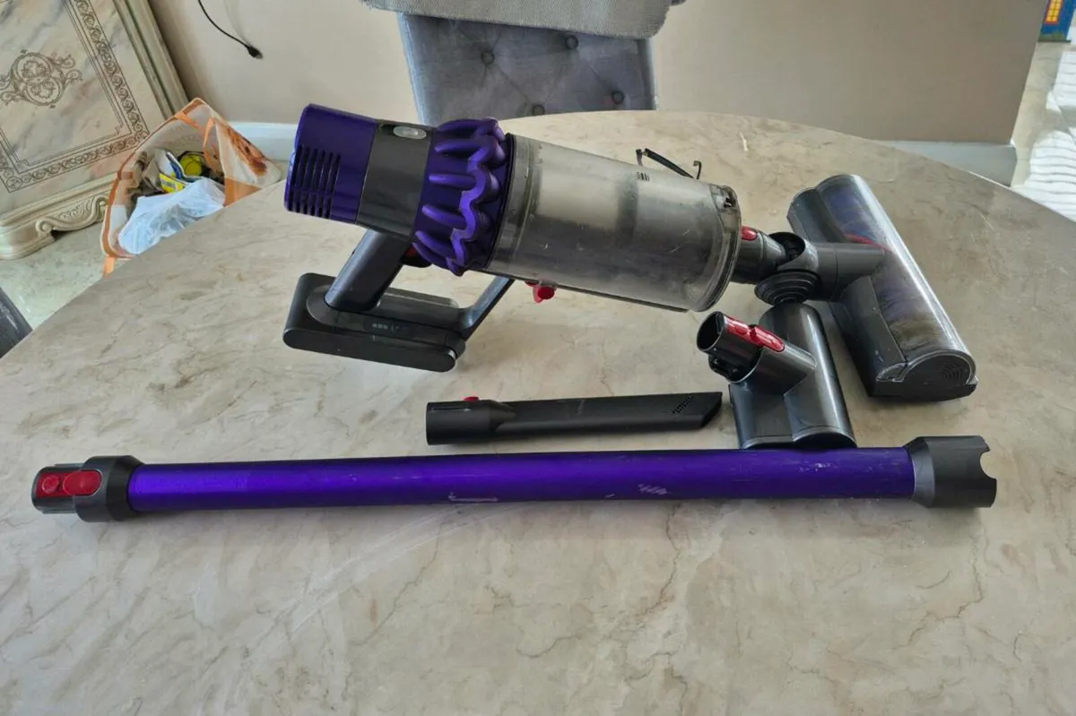 cordless Dyson V11 parts or repair goes on - Image 3