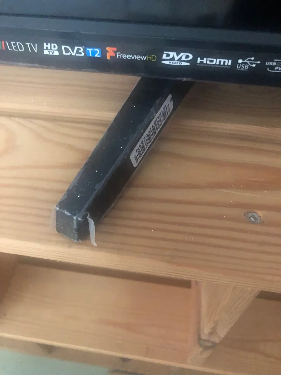 Tv with built in DVD player - Image 2