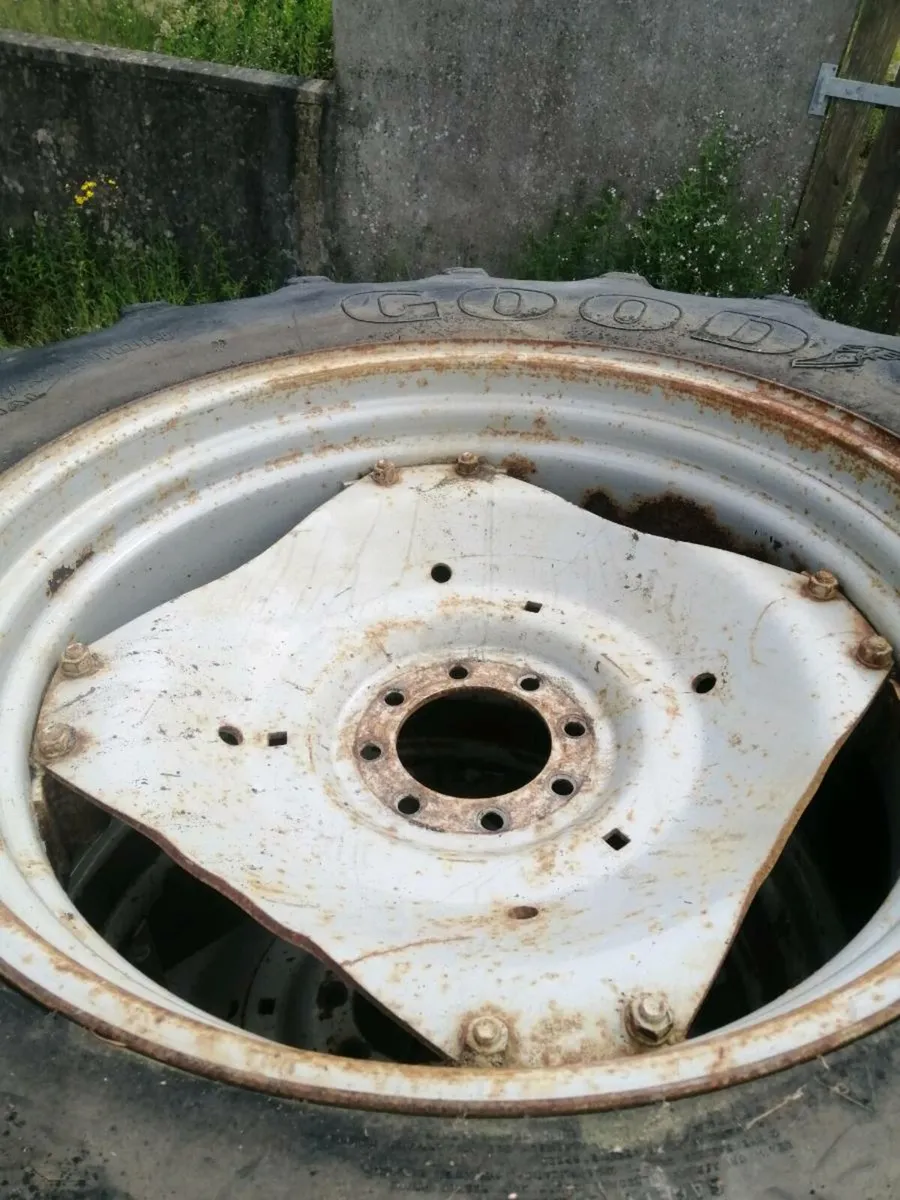 Tractor wheels - Image 1