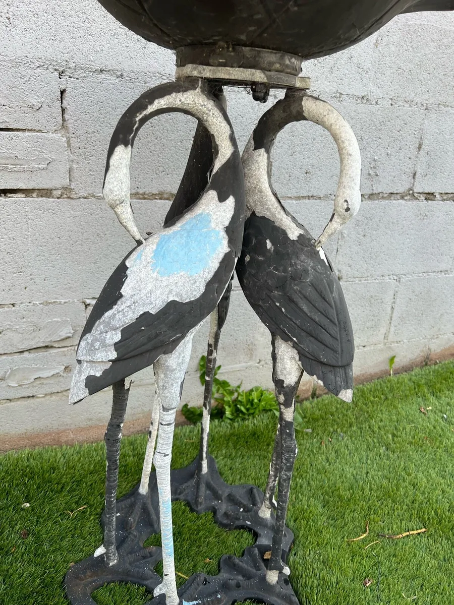 ANTIQUE GARDEN BIRD BATH - Image 1