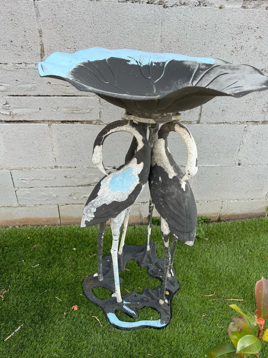 ANTIQUE GARDEN BIRD BATH - Image 3
