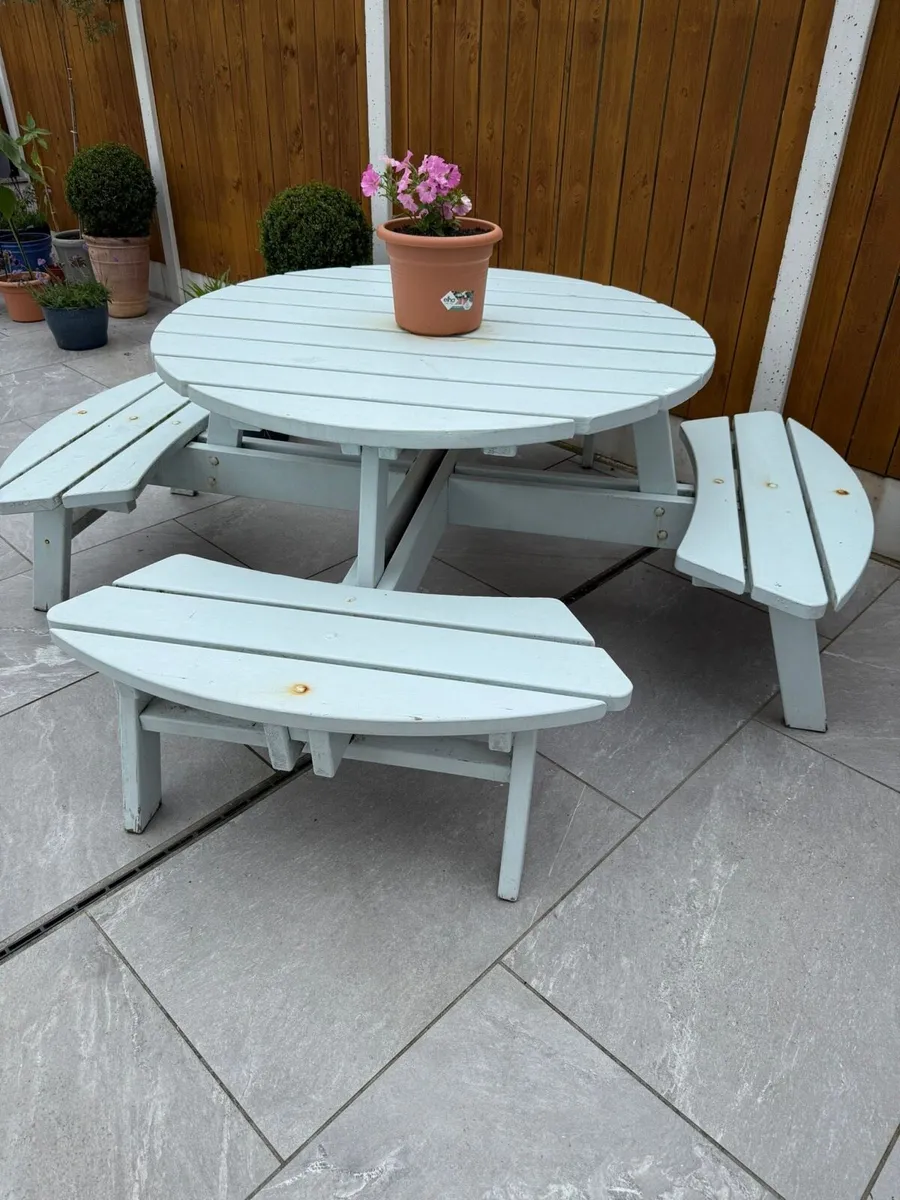 8 Seater Round Picnic Table - Image 1
