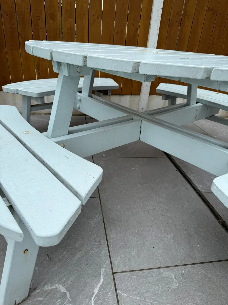 8 Seater Round Picnic Table - Image 4