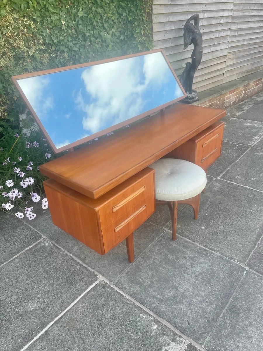 Mid century G plan Floating dressing table & stool - Image 4