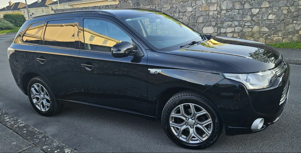 🚗 Mitsubishi Outlander PHEV 2015 – NEW NCT! - Image 2