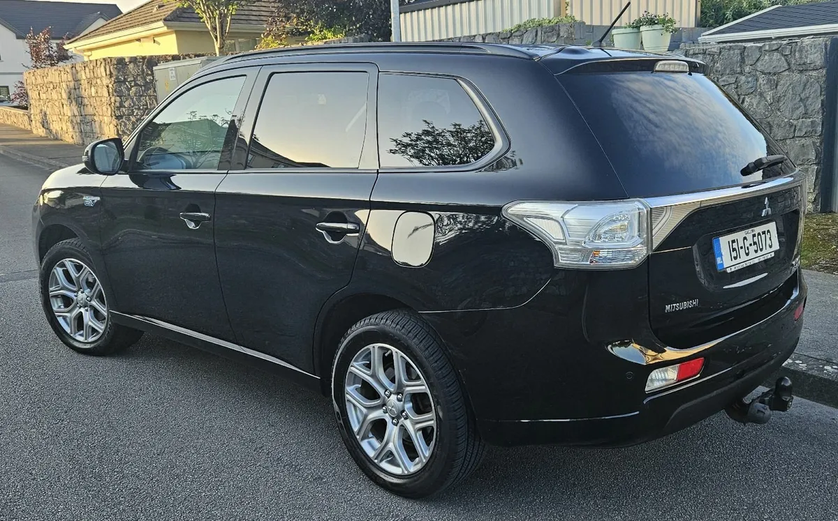 🚗 Mitsubishi Outlander PHEV 2015 – NEW NCT! - Image 3
