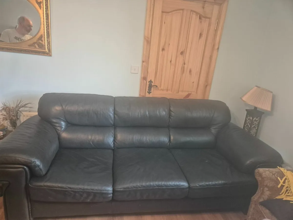Italian Black Leather Suite 3 X 2 - Image 1