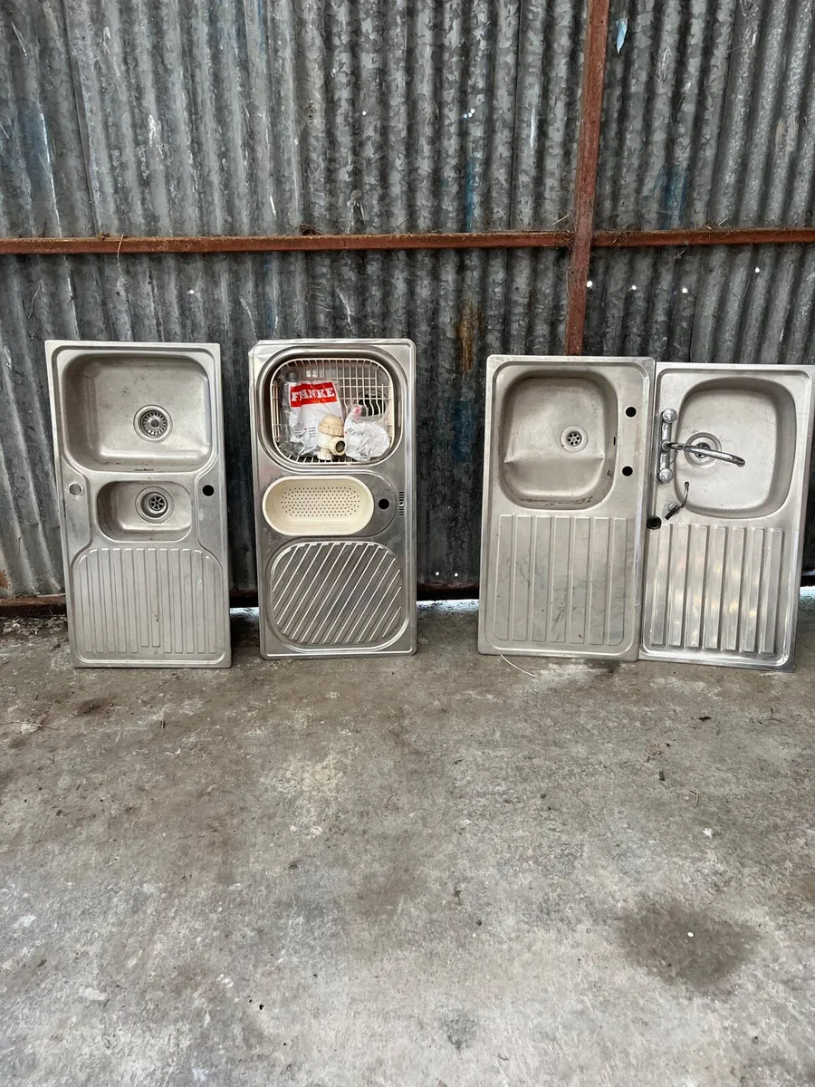 Kitchen sinks - Image 1