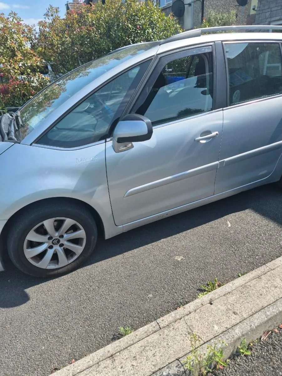 Car - Image 4