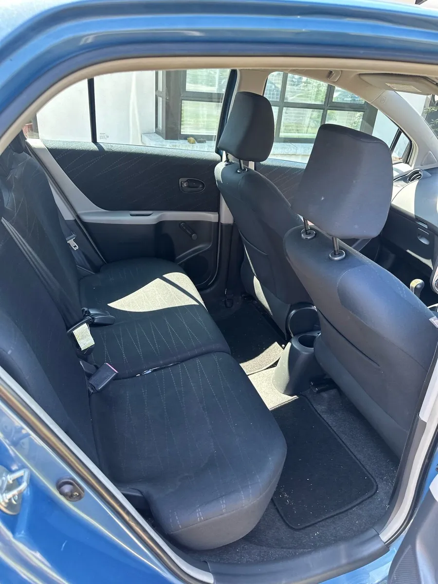 Toyota Yaris 1.0 petrol - Image 4