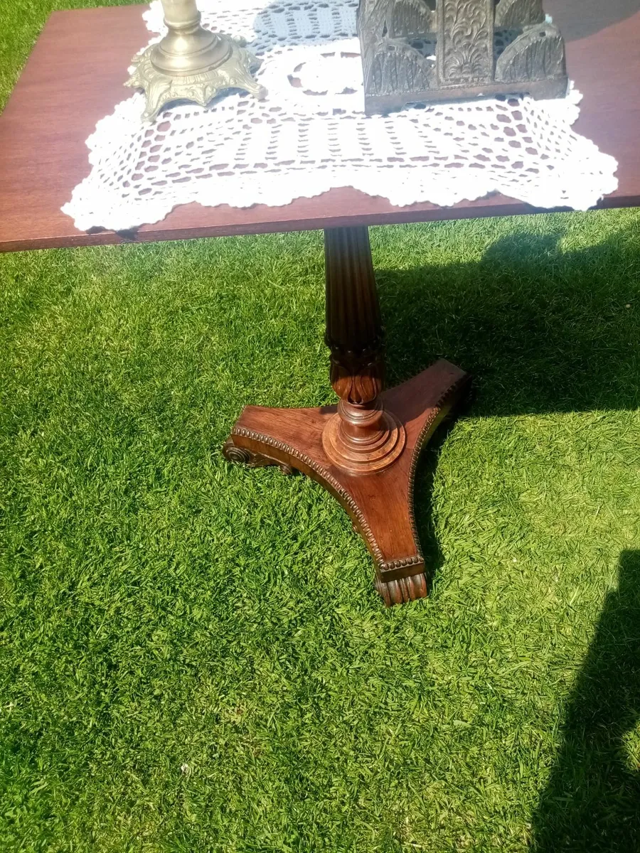 Vintage Table, 2 oil Lamps - Image 4