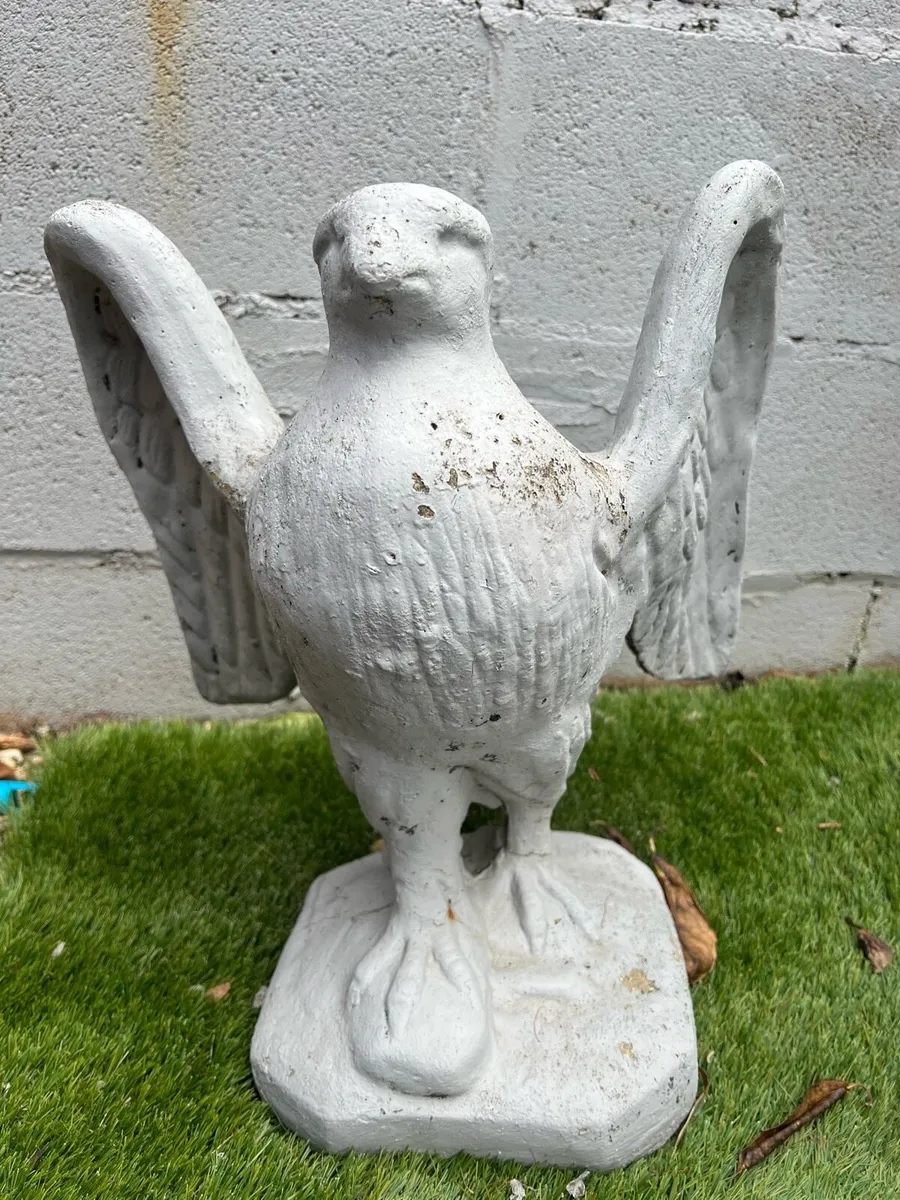 GARDEN ORNAMENT - Image 1