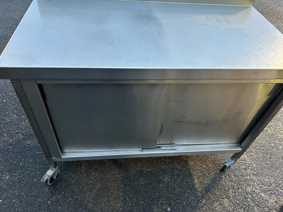 Stainless steel tables - Image 2