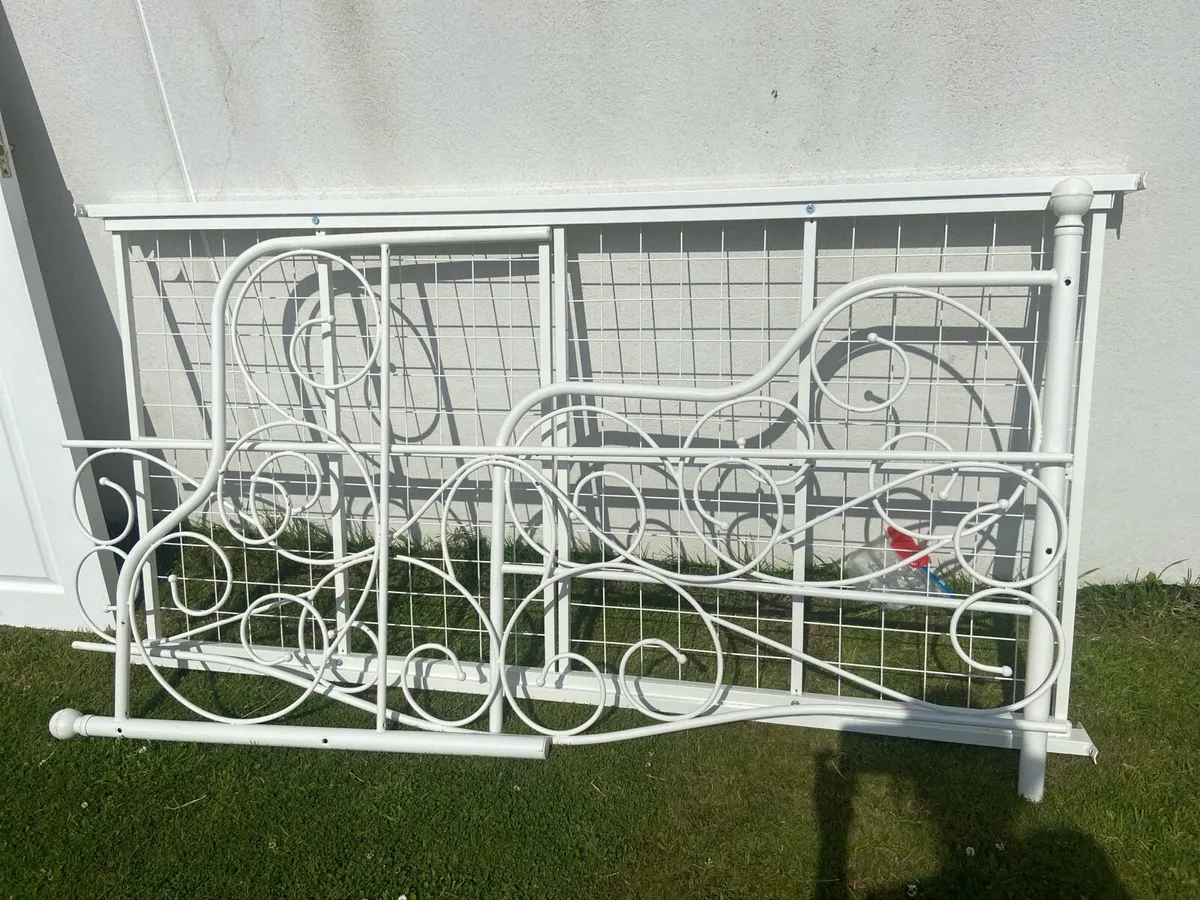 Single metal Day bed - Image 4