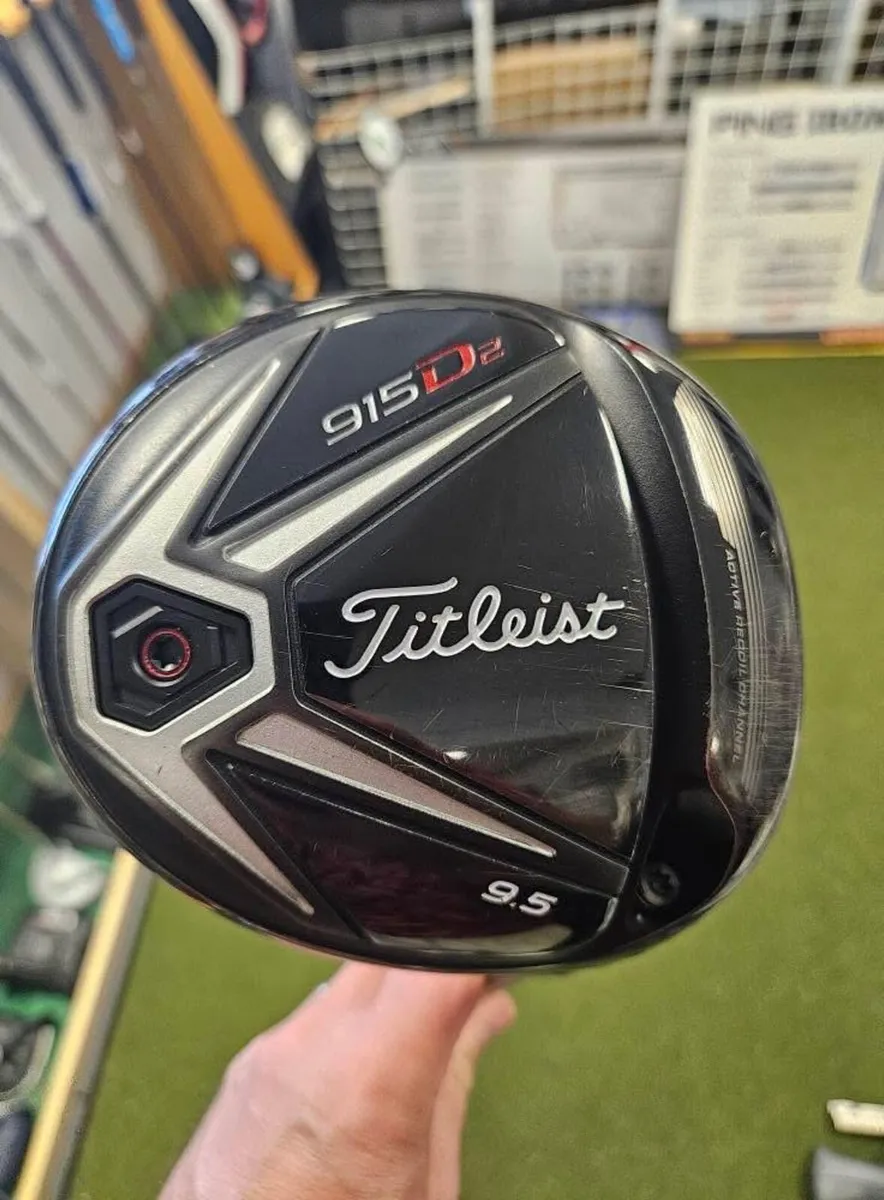 Titleist 915 D2 Driver - Image 1