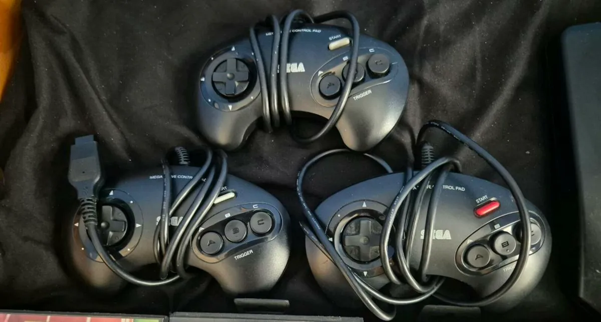 SEGA megadrive + 15 games!!! - Image 4