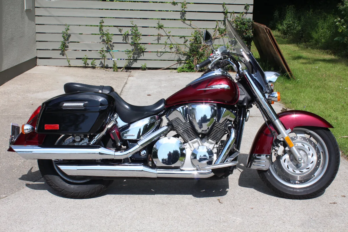 2006 Honda VTX1300R - Image 1
