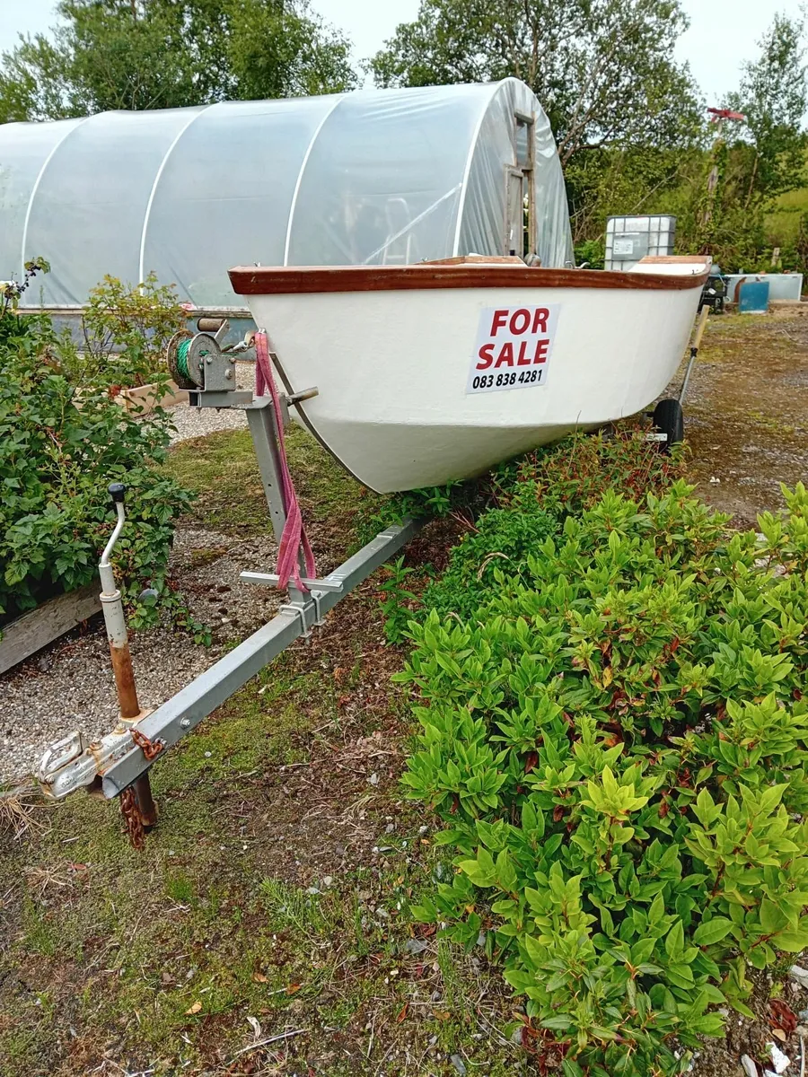 Boat and trailer - Image 2