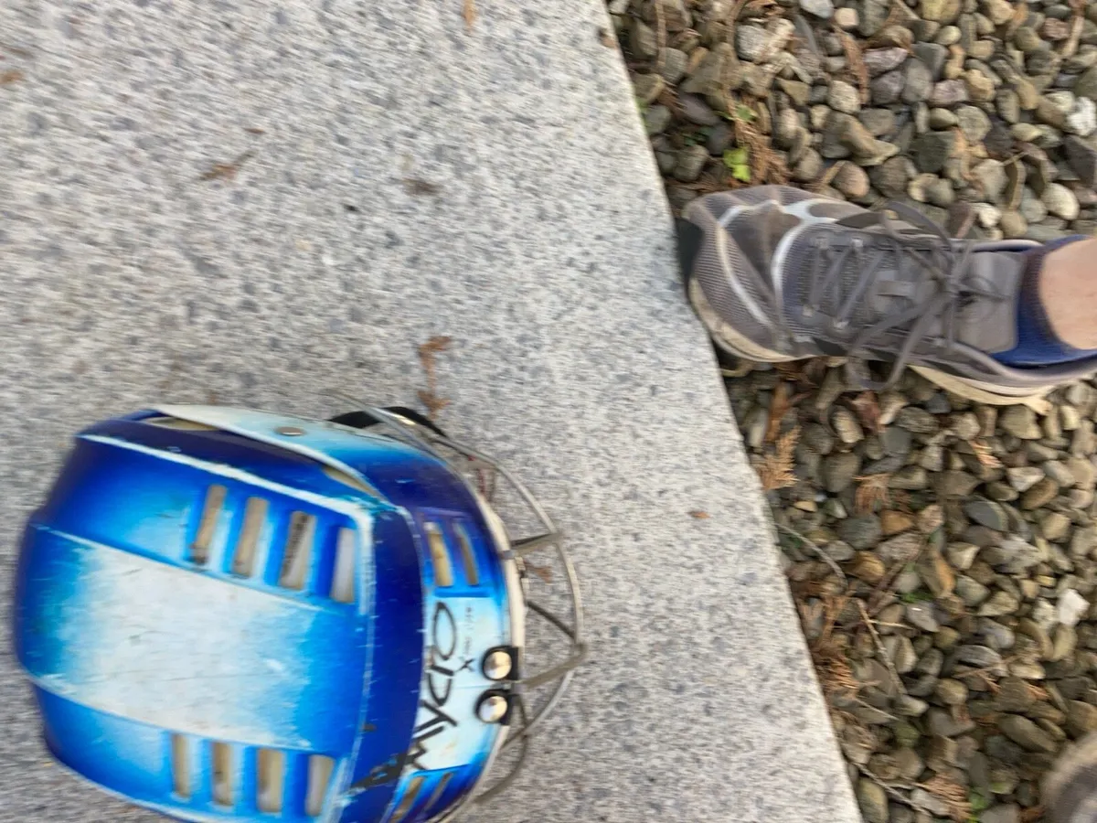 Hurling helmet - Image 3