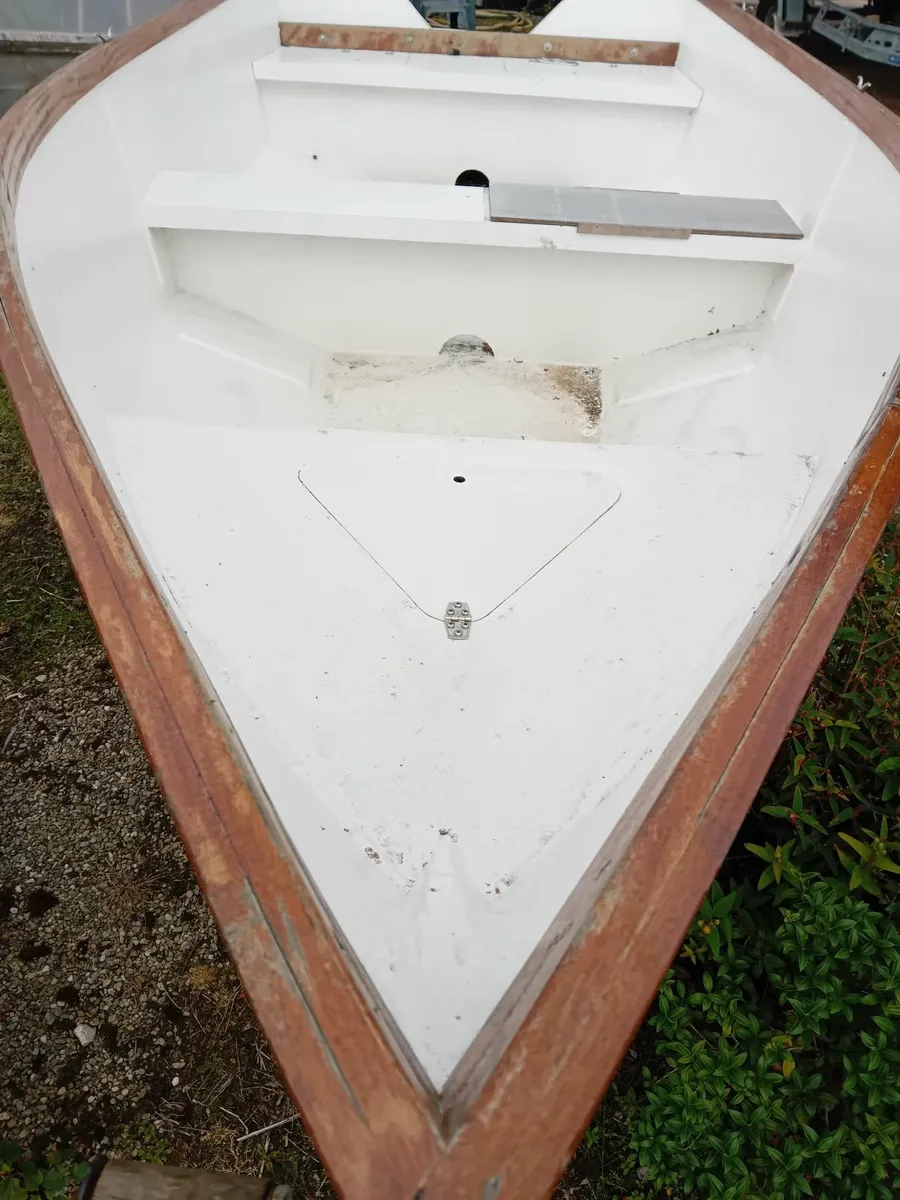 Boat and trailer - Image 3