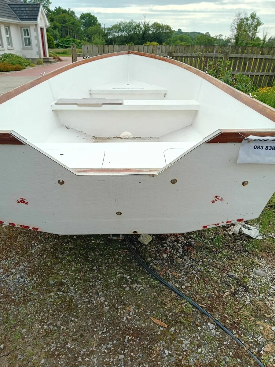 Boat and trailer - Image 4