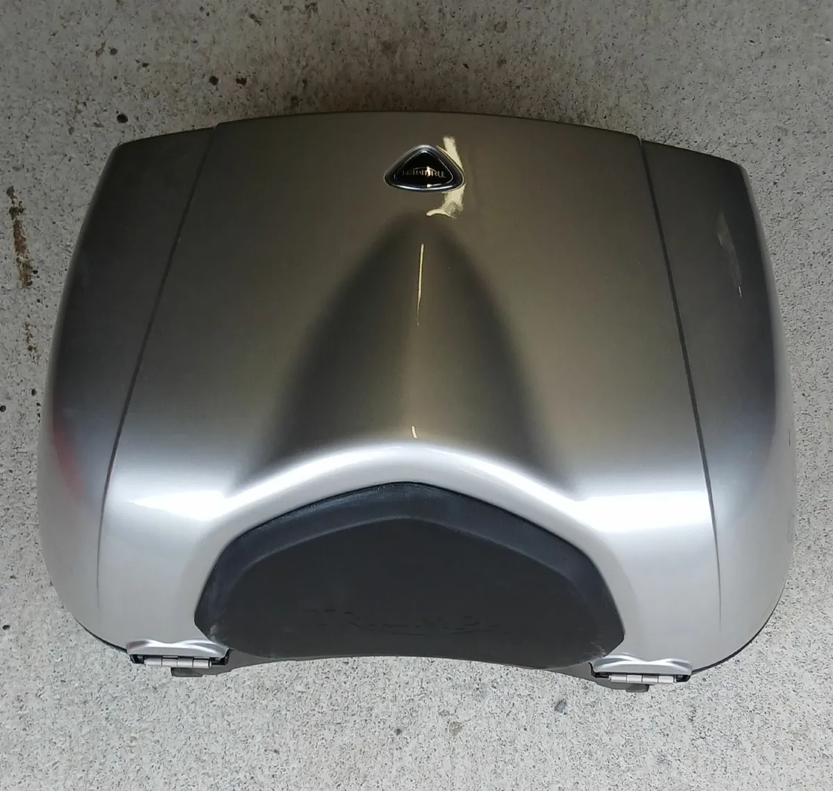 Triumph genuine top box tiger sport 1050 - Image 1