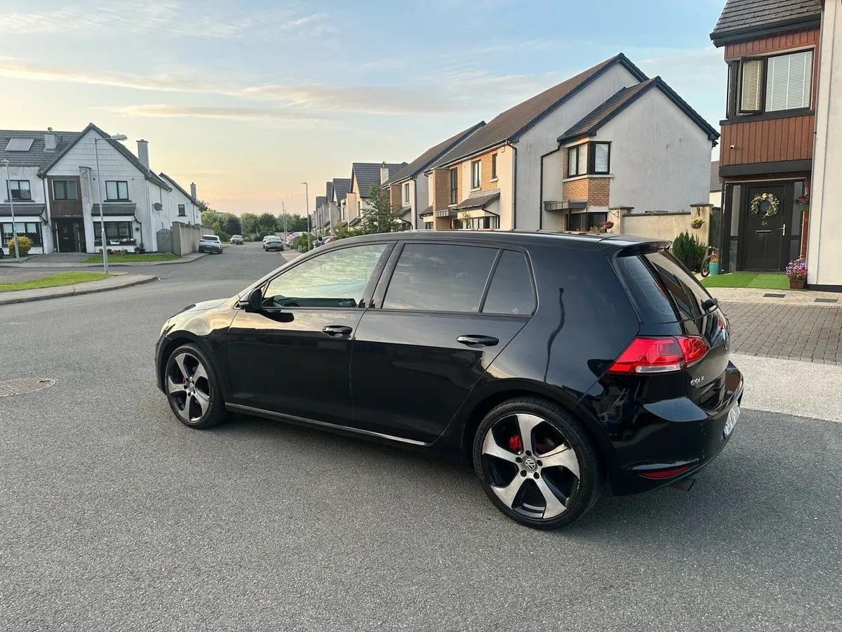 Volkswagen gold - Image 3