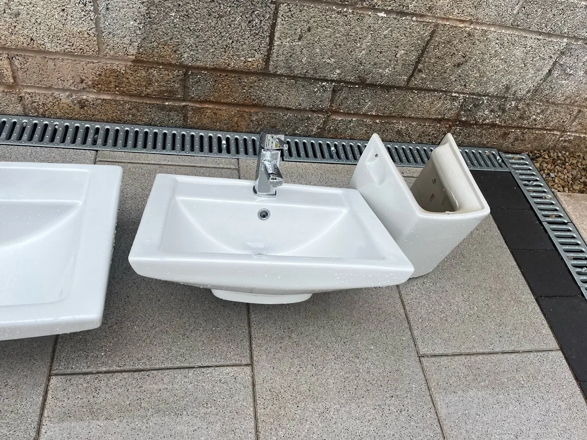 Vanity ware new 4 bathroom sinks taps and bath pan - Image 4