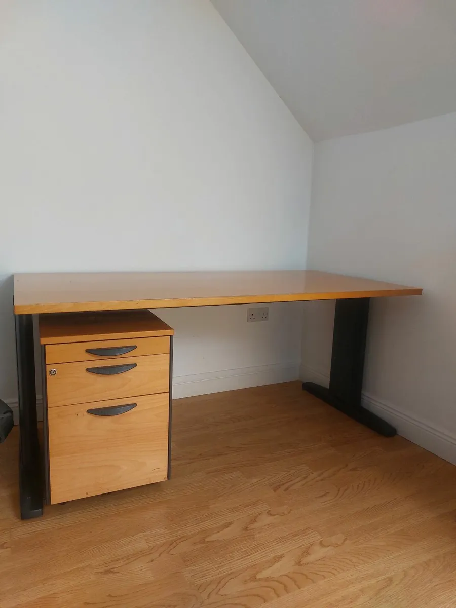 Office desk - Image 1