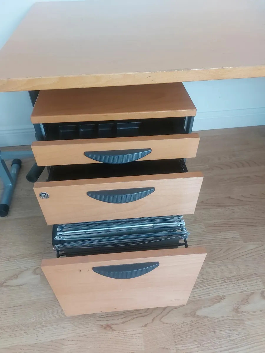 Office desk - Image 2