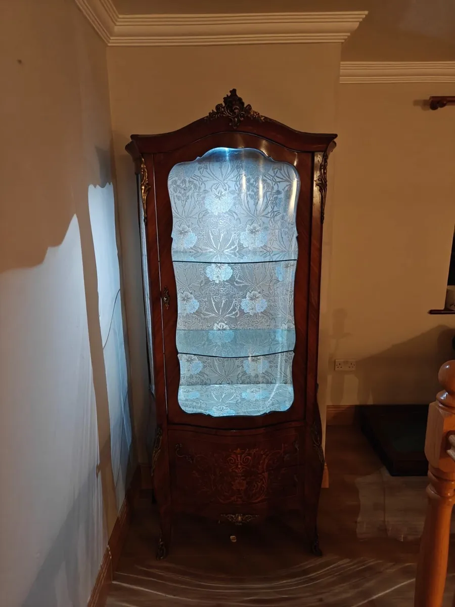 Antique cabinet - Image 3