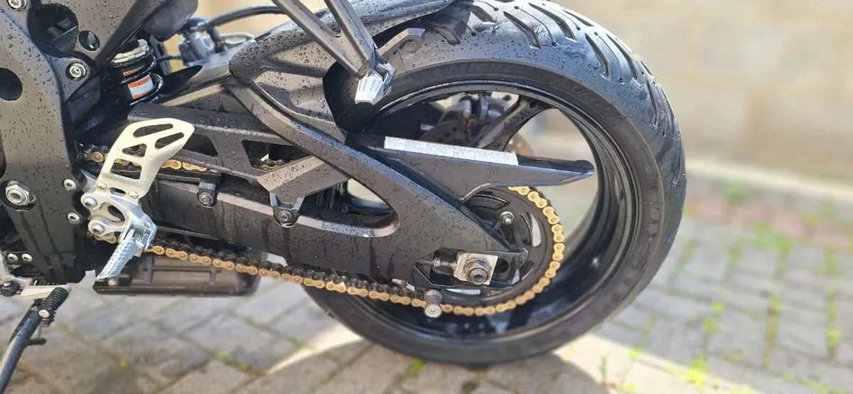 Suzuki GSXR750 - Image 2
