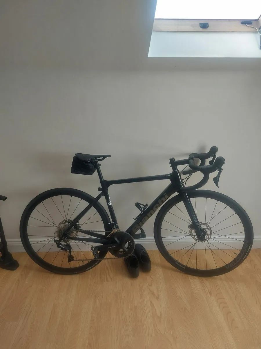 Road bike - Image 1