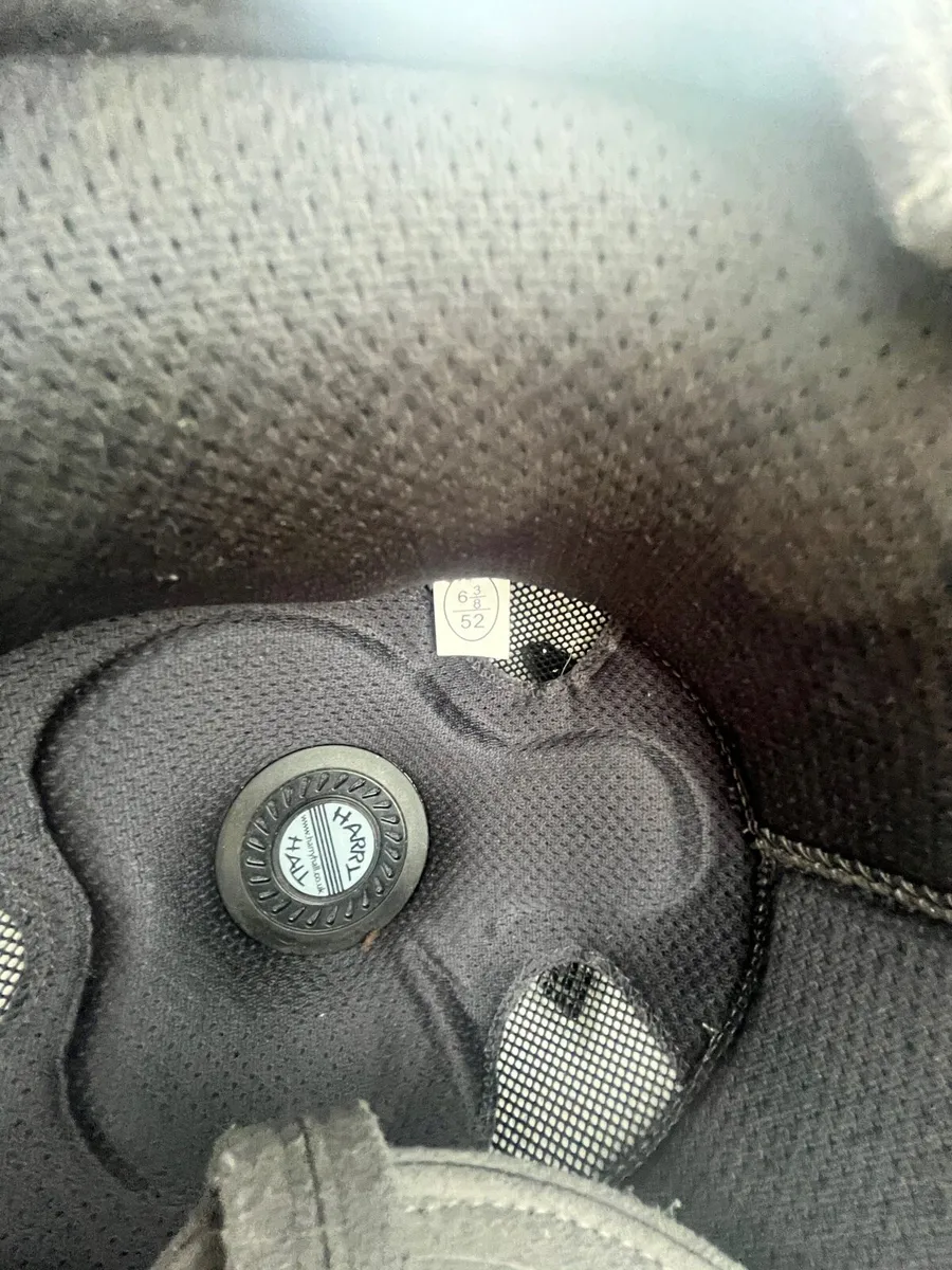 Child’s body protector boots and helmet - Image 3