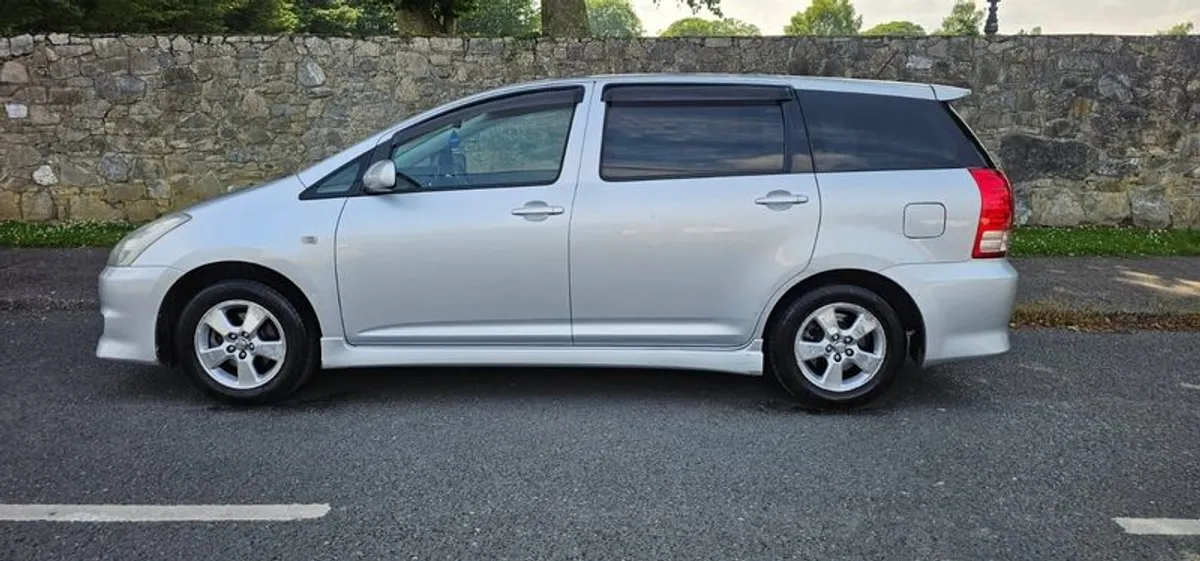 2006 Toyota Wish automatic 7 seat - Image 2