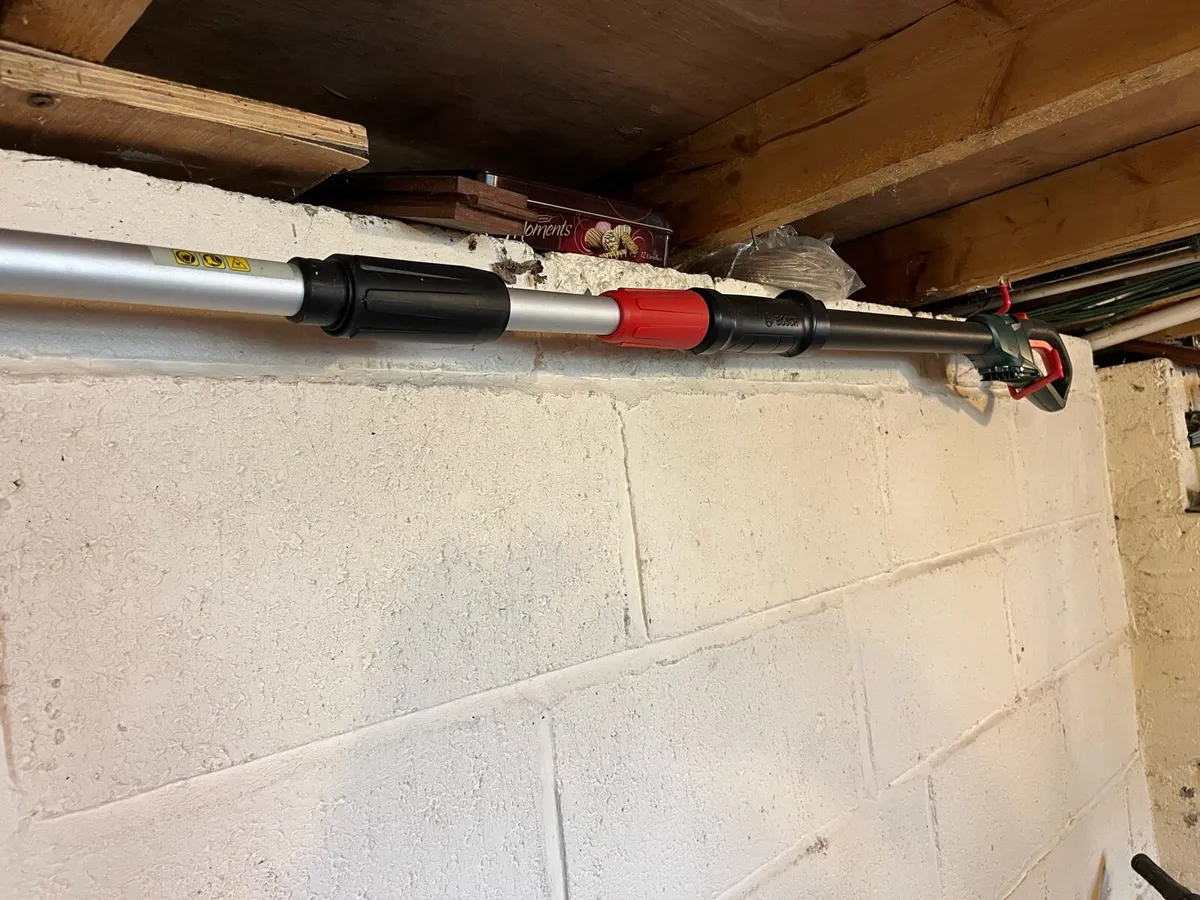 Bosch pole saw used once as new  €120 - Image 2
