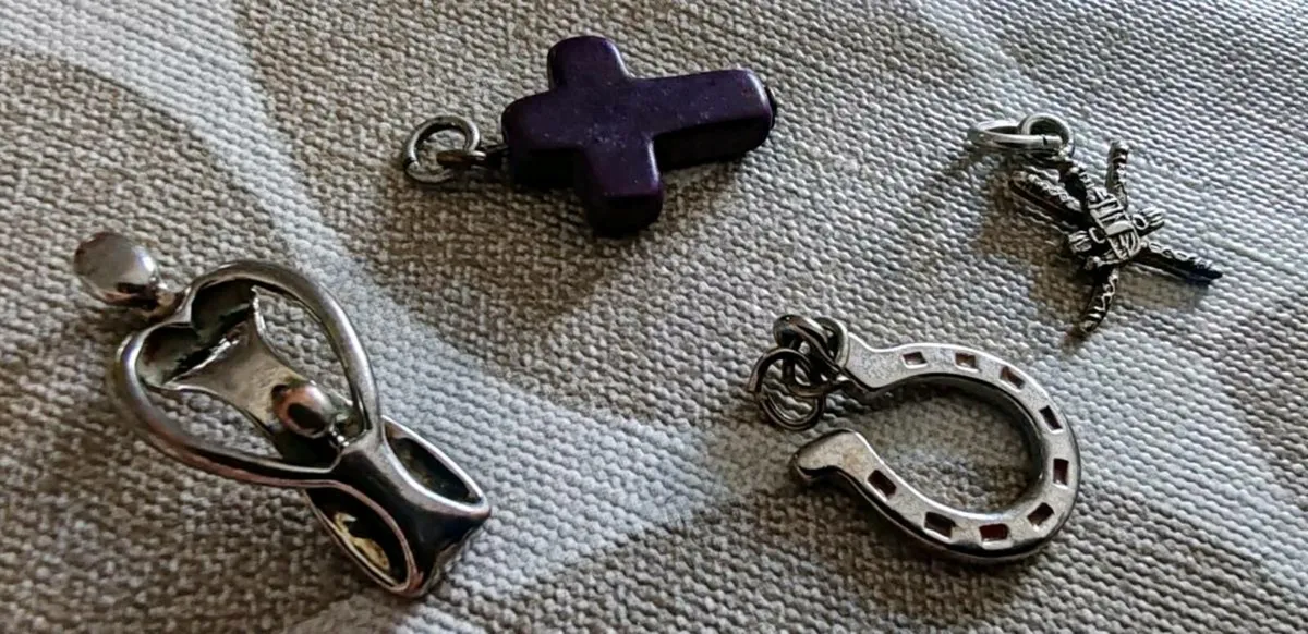 Vintage silvertone and glass pendants - Image 4