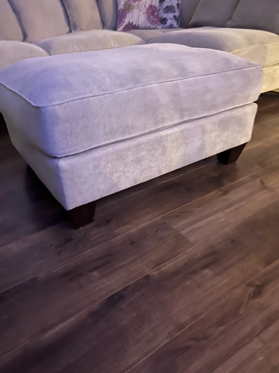 L-shaped corner sofa with footstool&swivel chair - Image 4