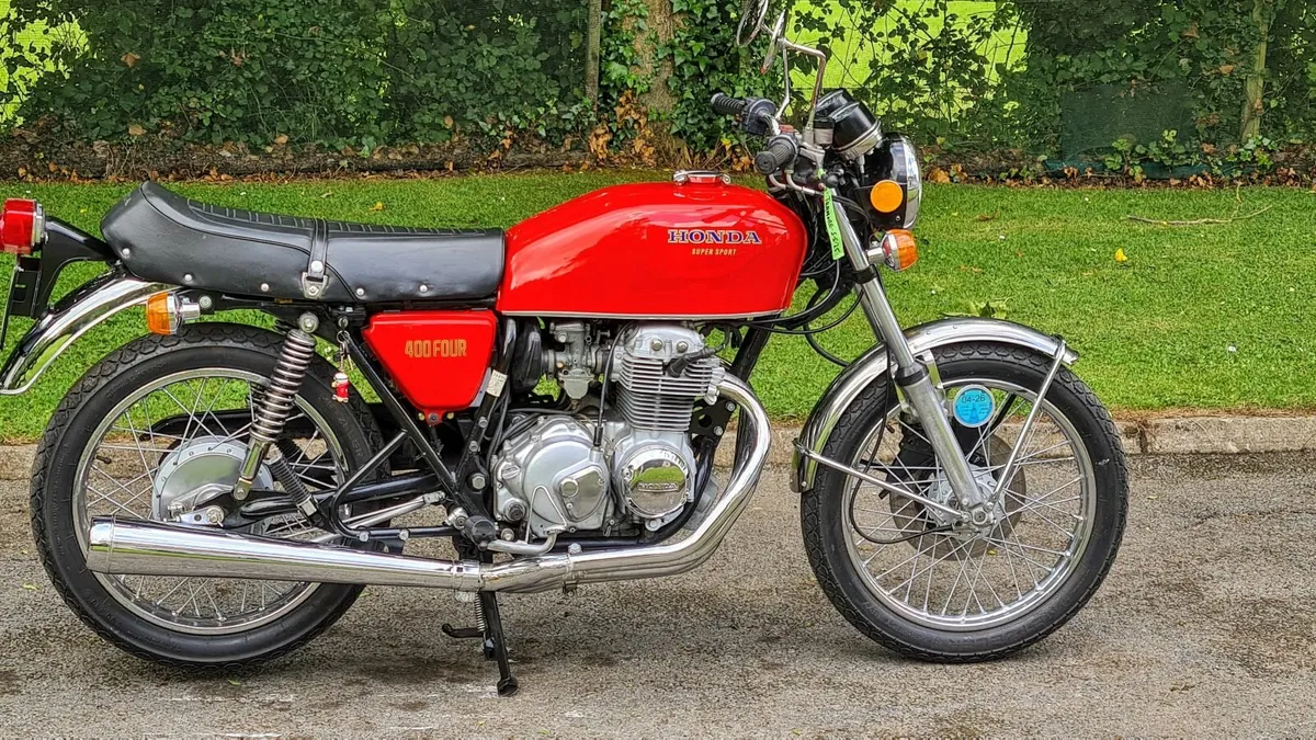 Honda 400/4 (F1)-- FROM PRIVATE COLLECTION. - Image 1