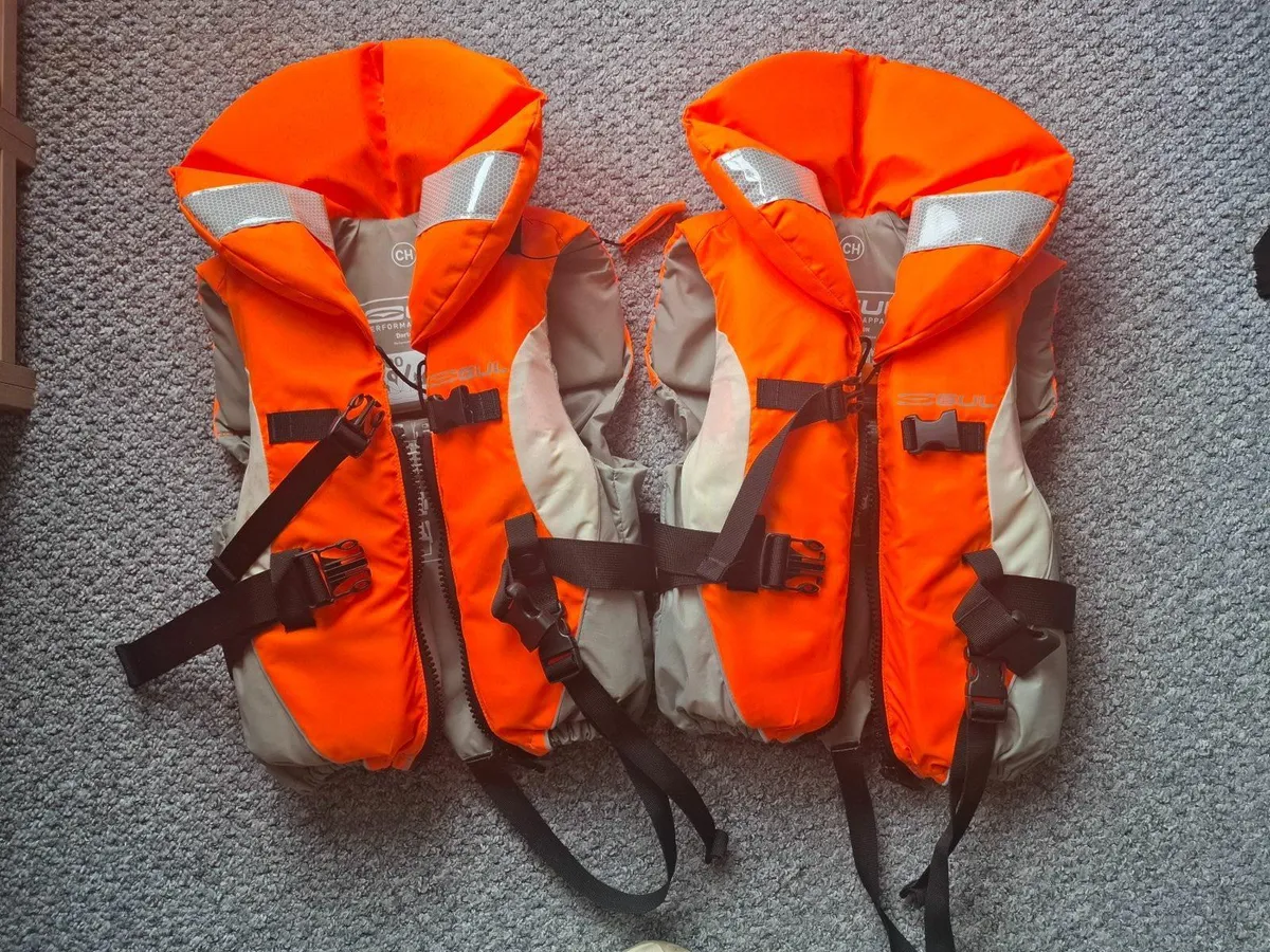 Life jackets - Image 1