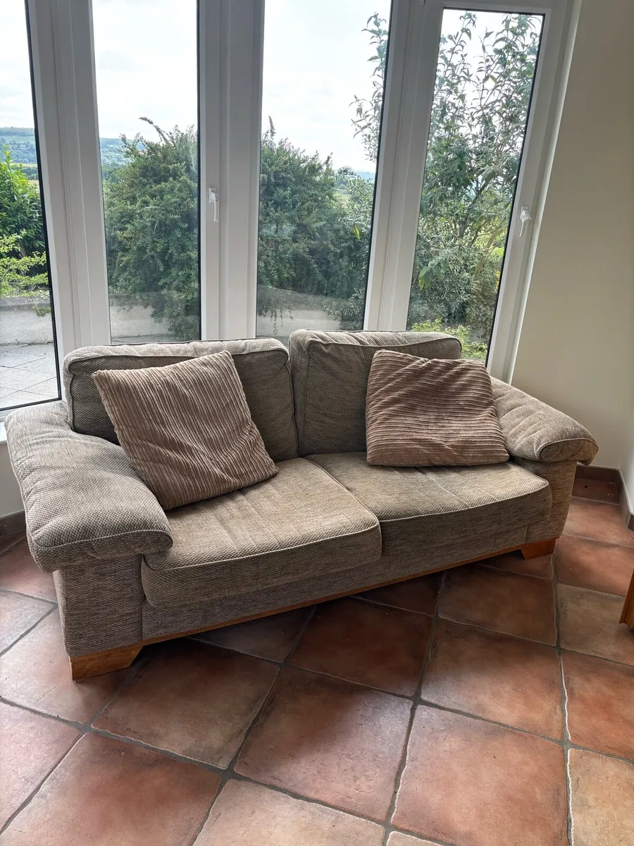 Sofa .. - Image 1
