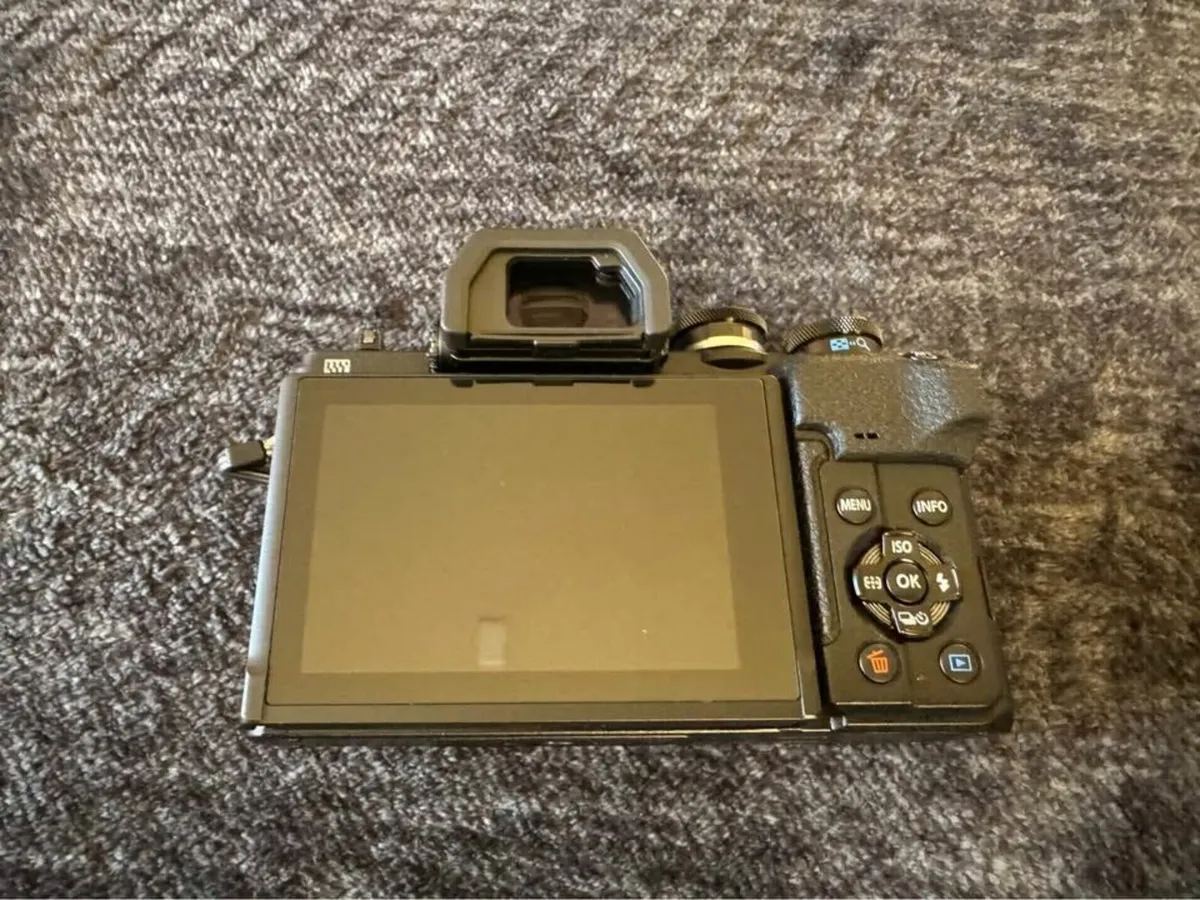 OM System OLYMPUS OM-D E-M10 Mark IV Silver Camera - Image 4