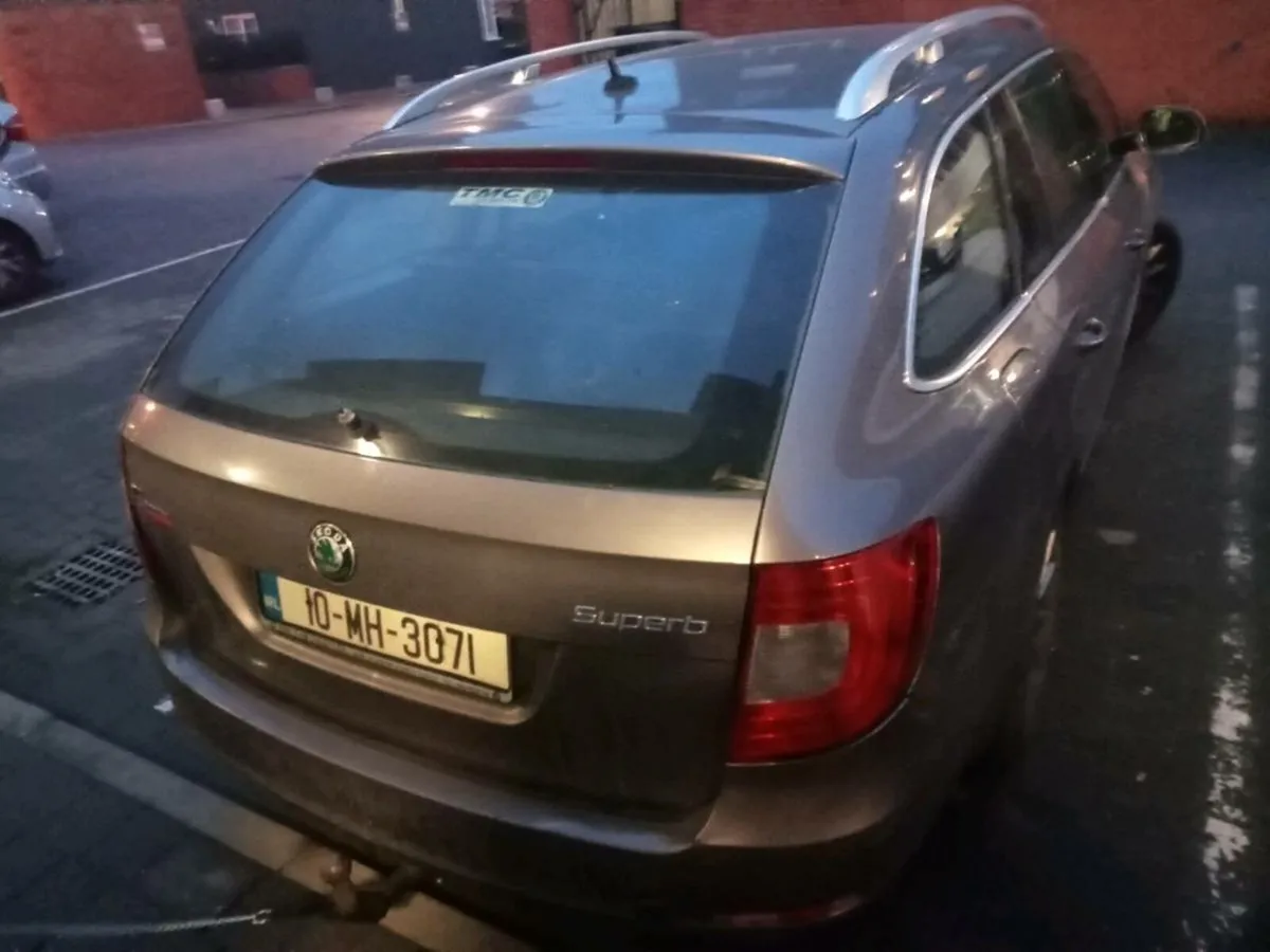 Car - Image 2