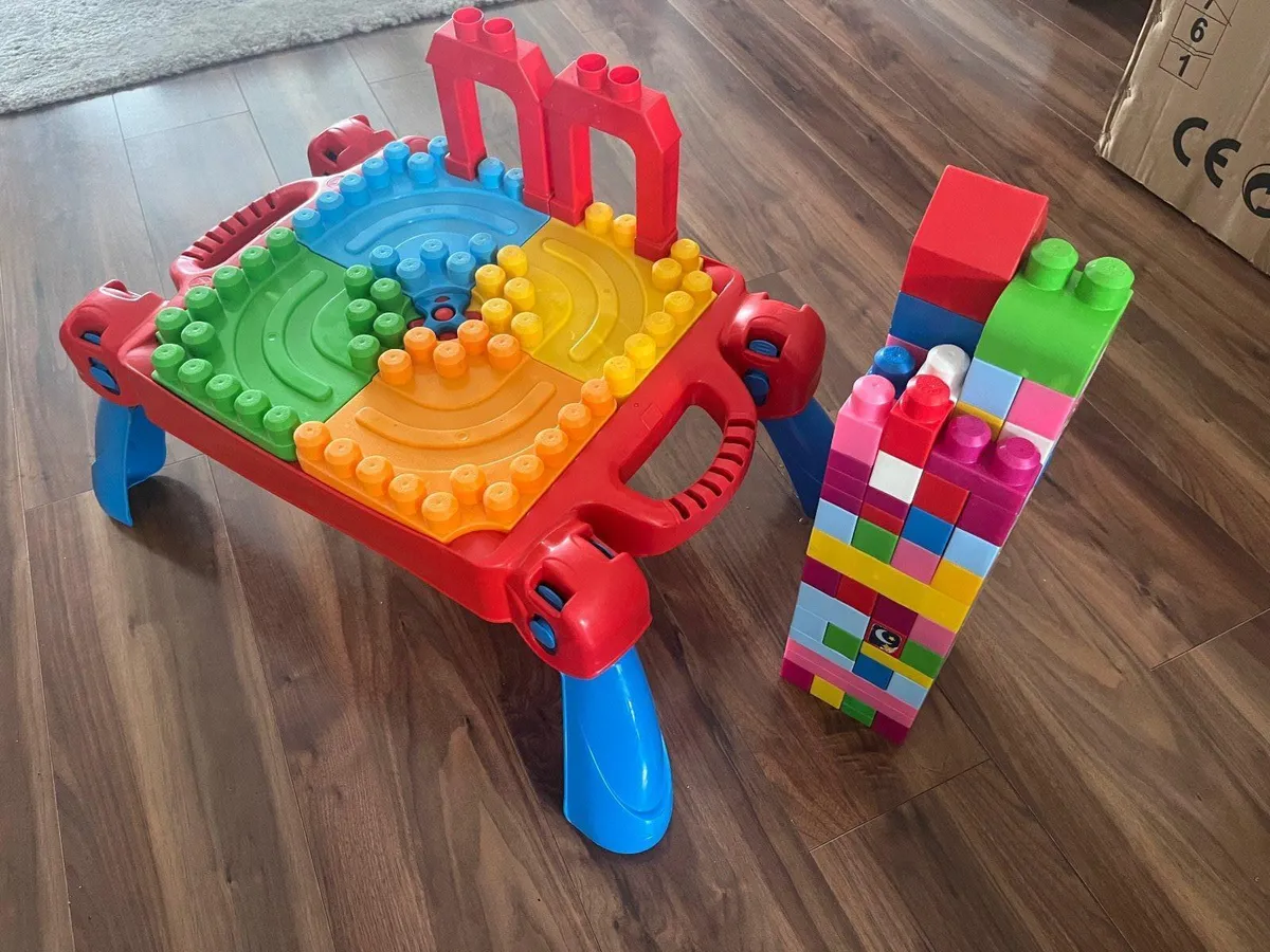 Mega blocks learning table + mega building blocks - Image 2