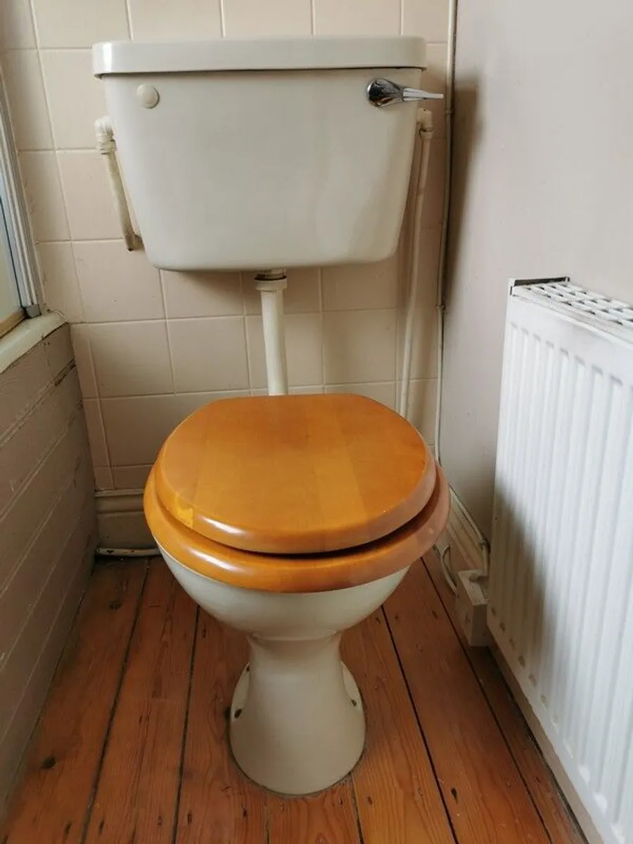 Bathroom suite - Image 1