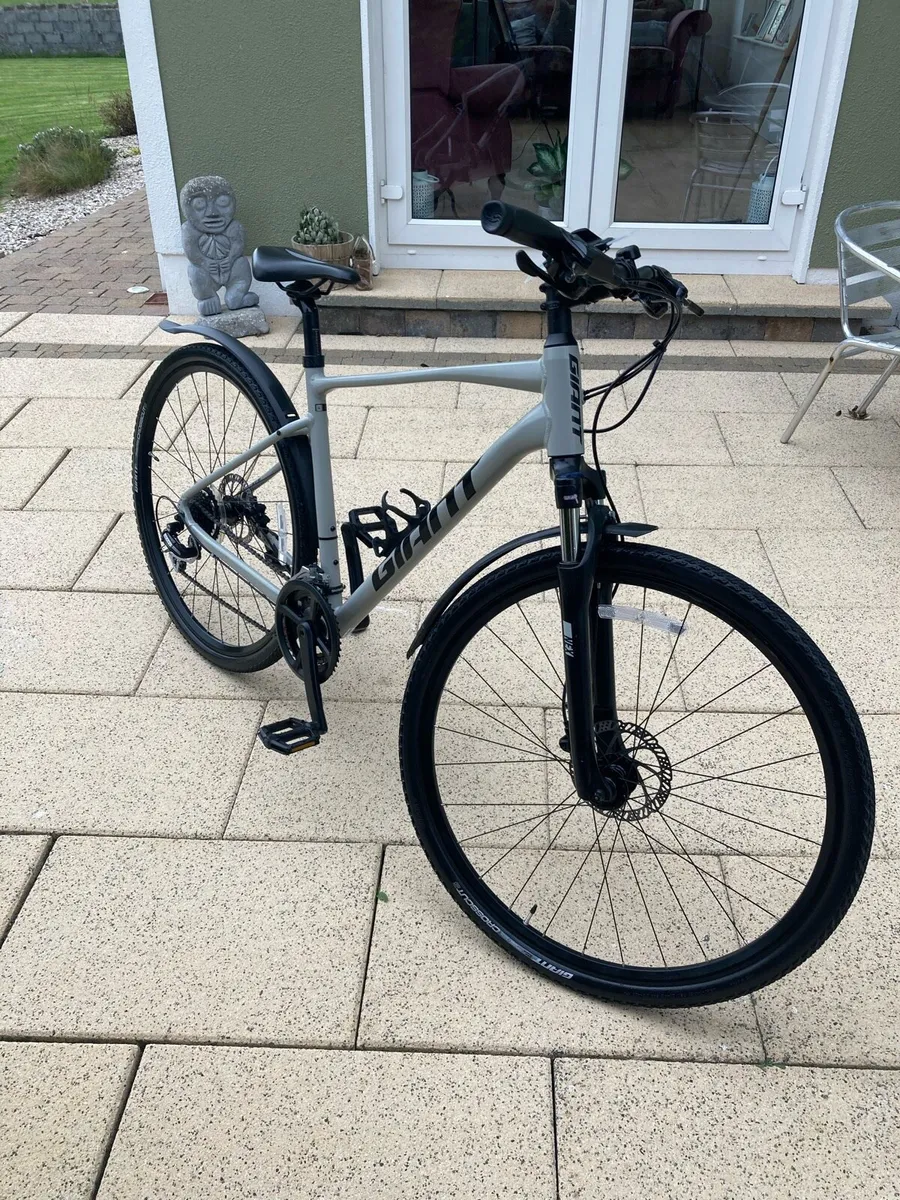 Giant roam 3 hybrid bike - Image 1