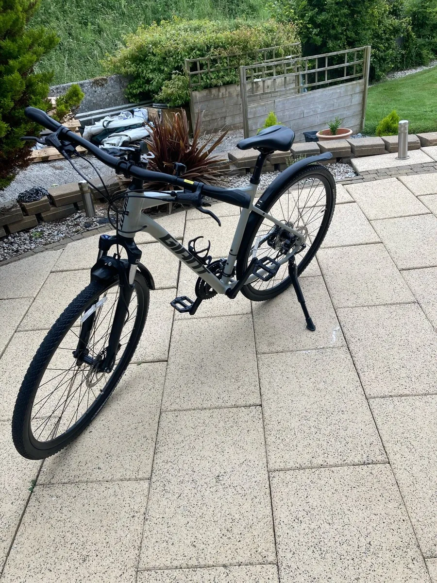 Giant roam 3 hybrid bike - Image 2