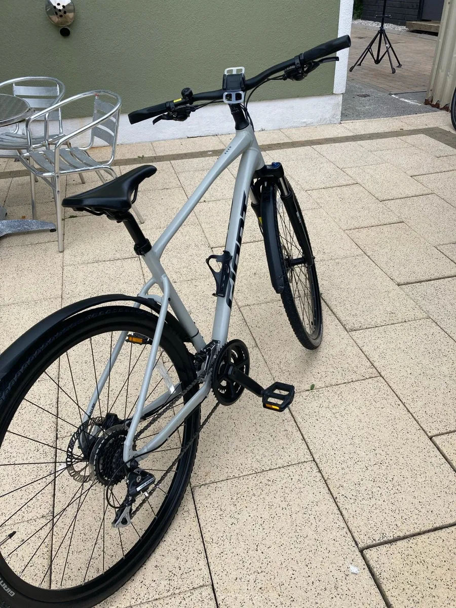 Giant roam 3 hybrid bike - Image 4