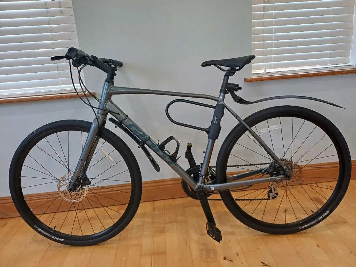 Giant Escape Disc 2 Bike - Image 1